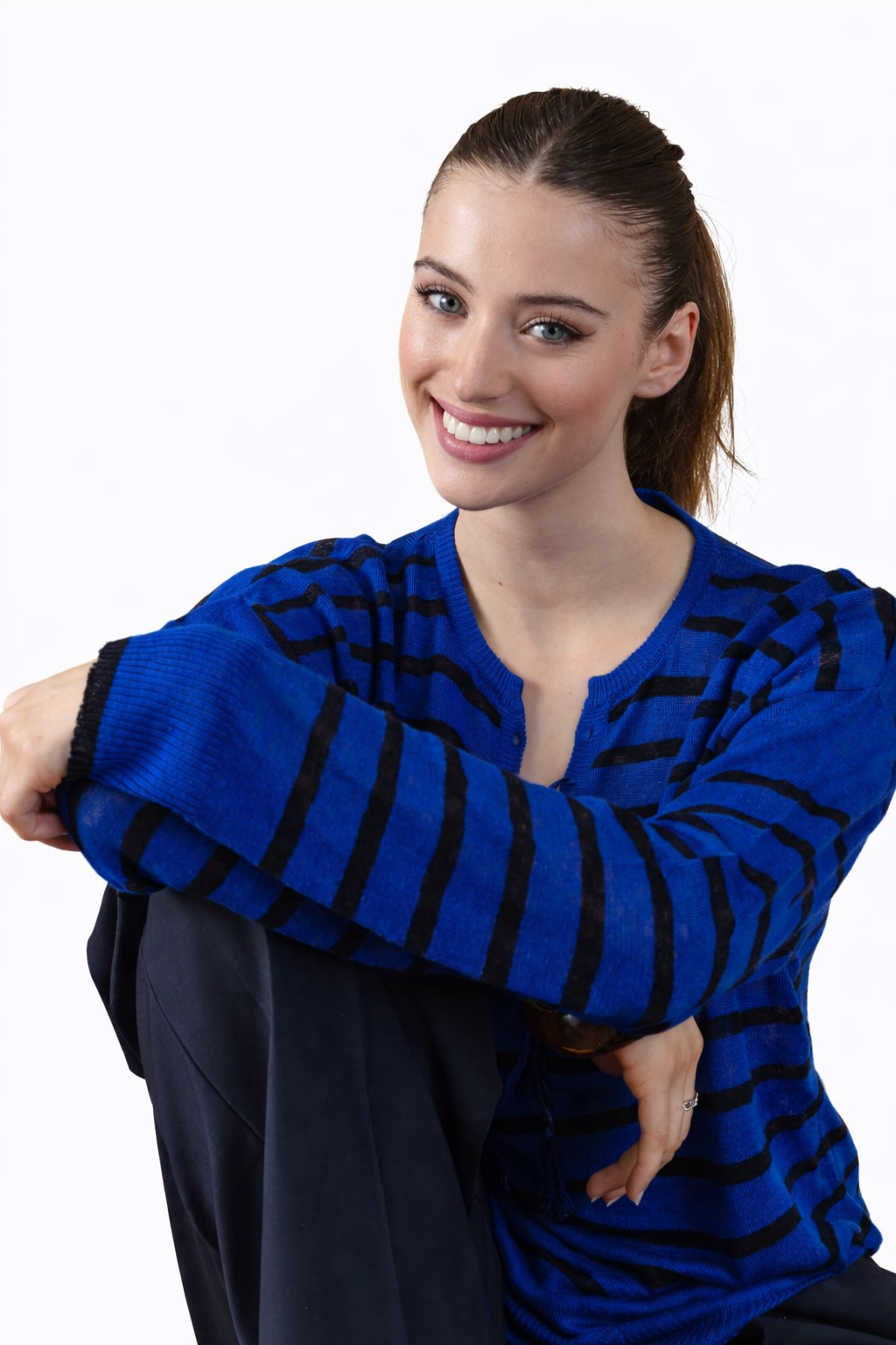 Pull Hilage bleu à rayures noire A POIL