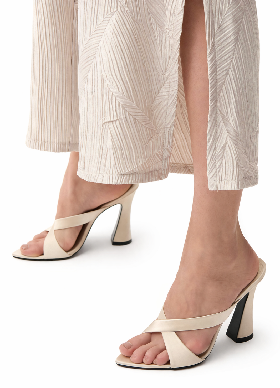 Pantalon-culotte 261161 à enfiler en satin plissé. J.RIBKOFF